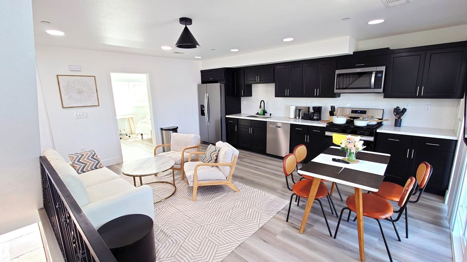 Standard Apartment, 3 Bedrooms, Balcony, Park View (Unit E) | Living area