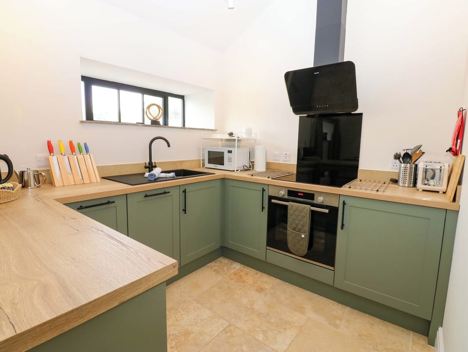 Cottage | Private kitchen | Fridge, dishwasher, electric kettle, toaster