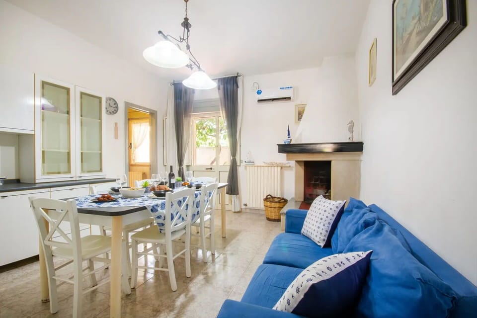 Autumn, Kitchen, Living Room, Spring, Summer