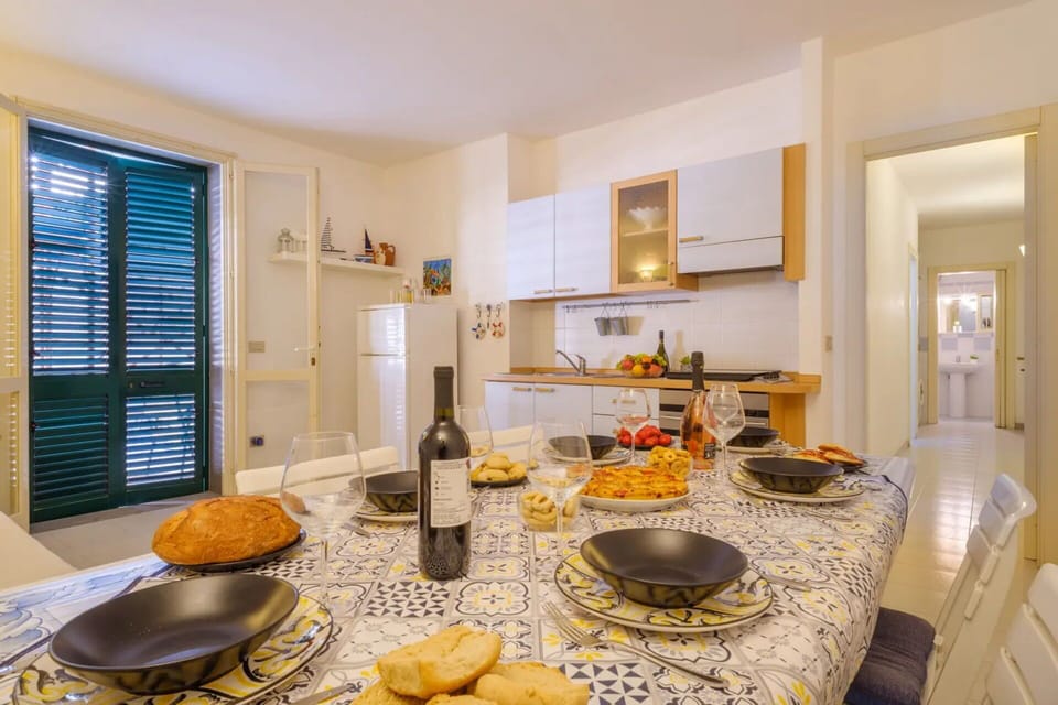 Autumn, Kitchen, Living Room, Spring, Summer