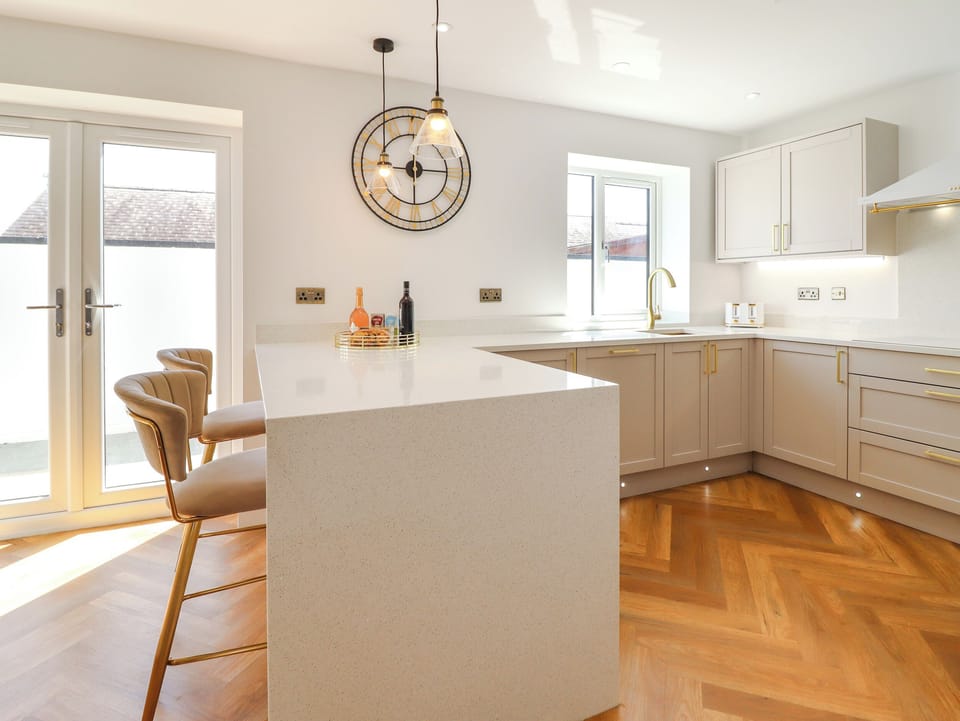 Fridge, dishwasher, cookware/dishes/utensils