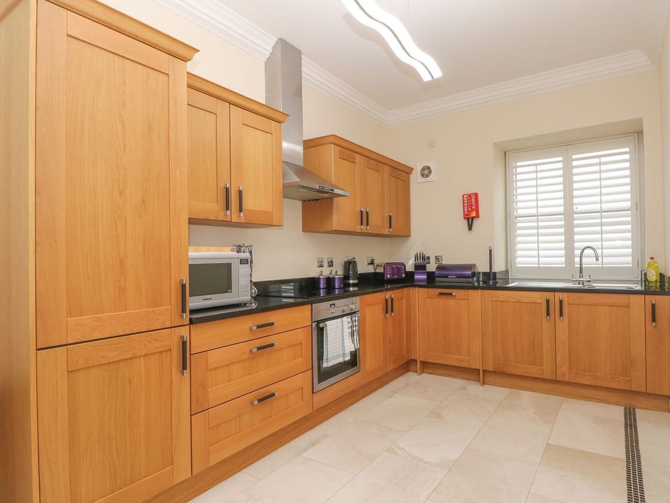 Dishwasher, cookware/dishes/utensils