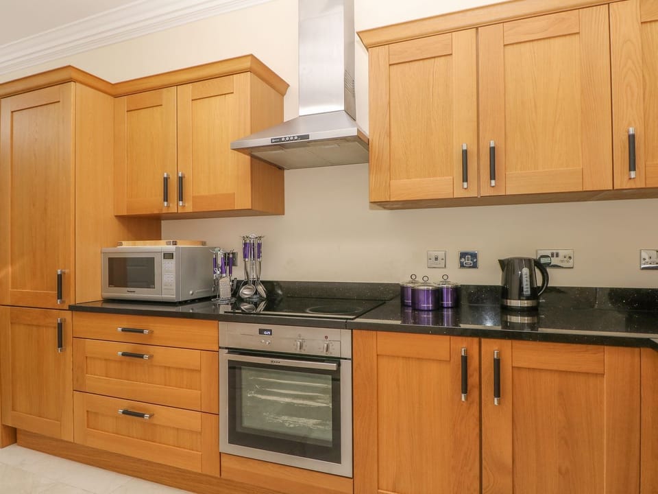 Dishwasher, cookware/dishes/utensils