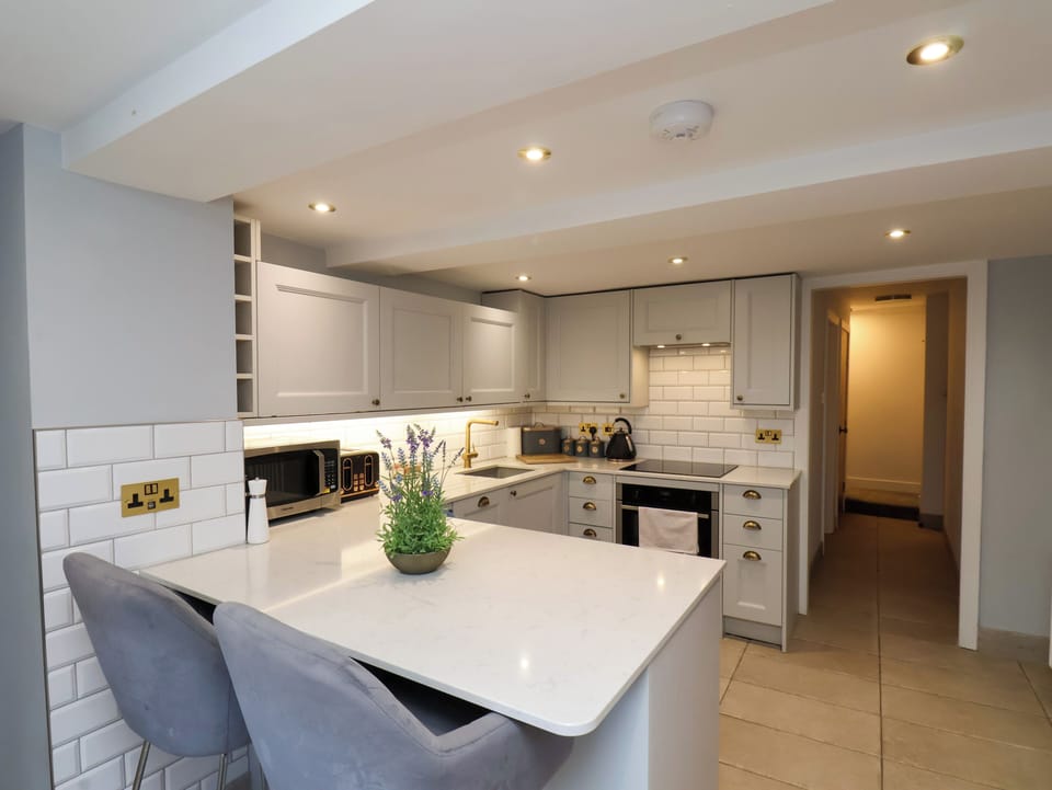 Fridge, dishwasher, cookware/dishes/utensils