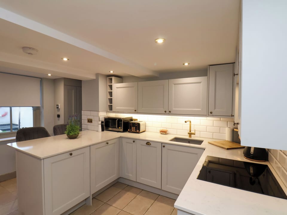 Fridge, dishwasher, cookware/dishes/utensils
