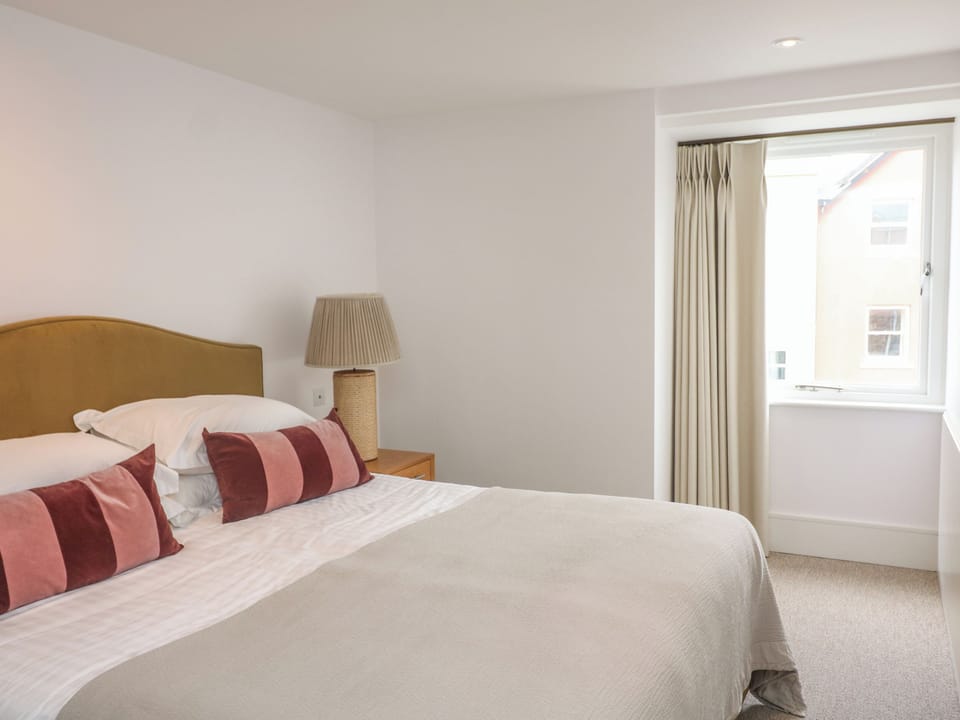 2 bedrooms, individually decorated, individually furnished, free WiFi