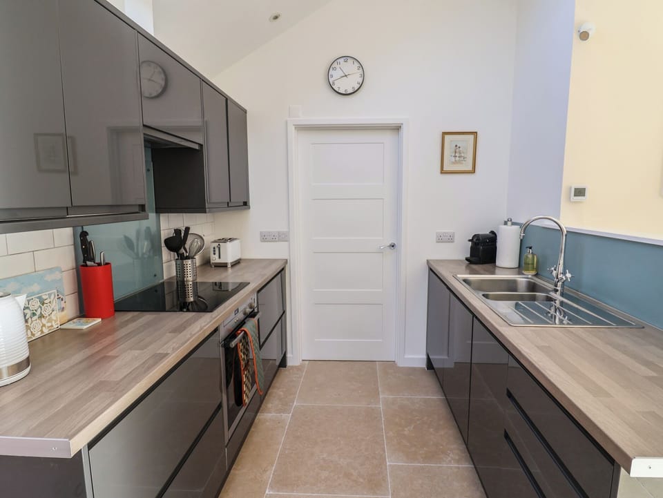 Fridge, dishwasher, electric kettle, toaster