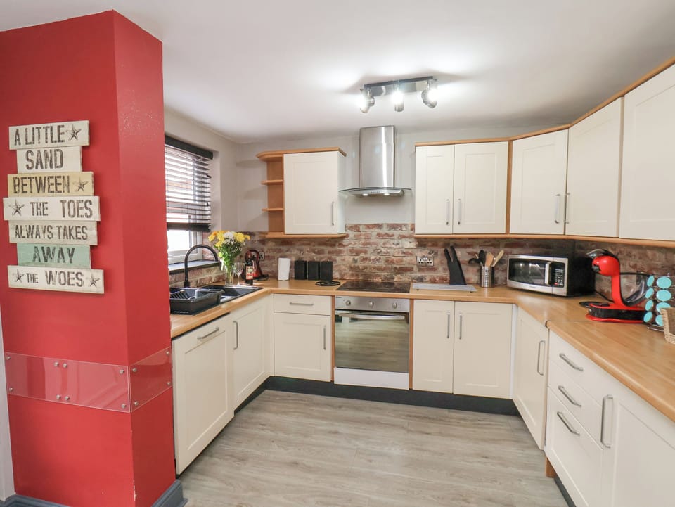 Fridge, dishwasher, cookware/dishes/utensils