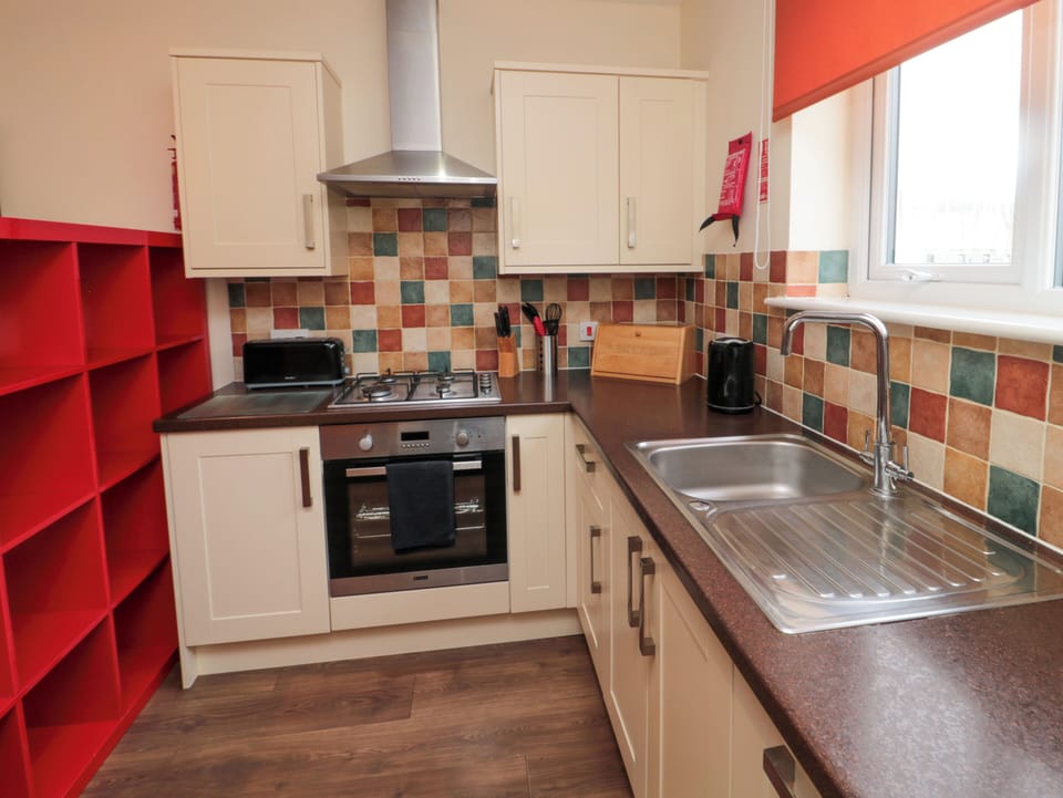 Fridge, dishwasher, cookware/dishes/utensils