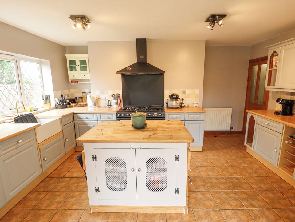 Fridge, dishwasher, electric kettle, toaster