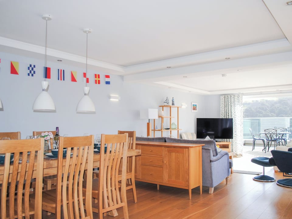 Cottage | Dining