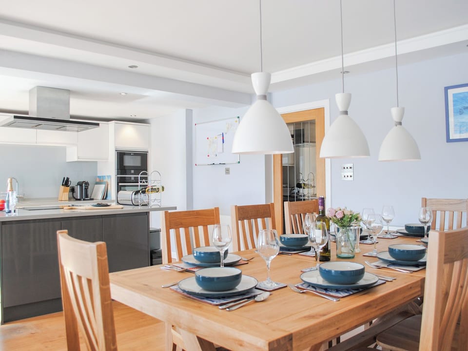 Cottage | Dining