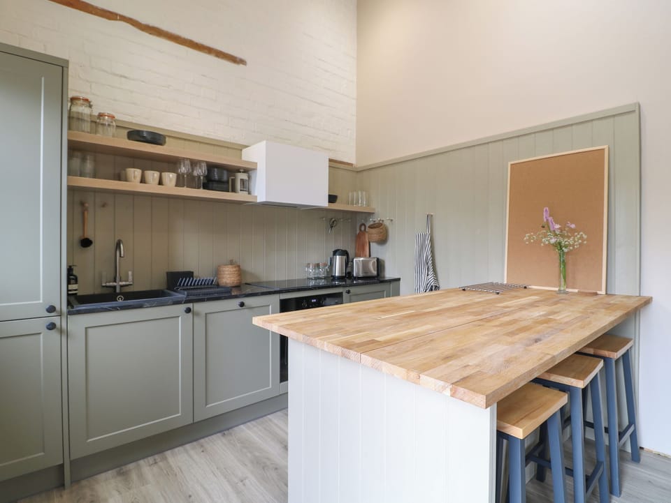 Fridge, dishwasher, electric kettle, toaster
