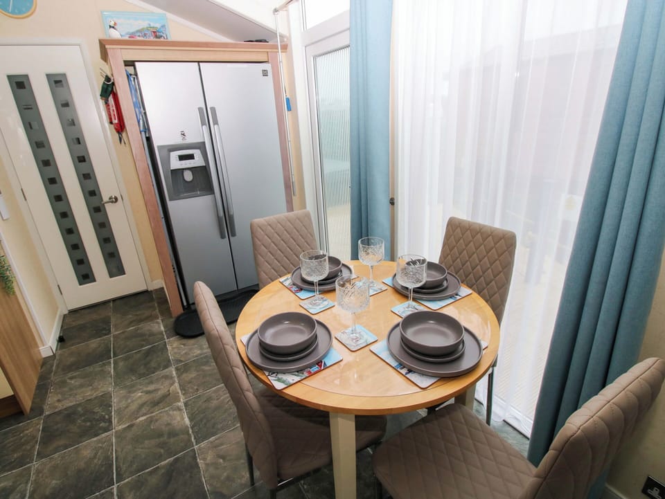 Cottage | Dining