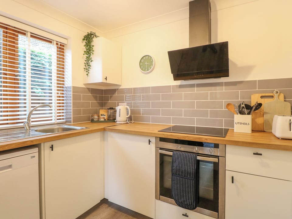 Fridge, dishwasher, electric kettle, toaster