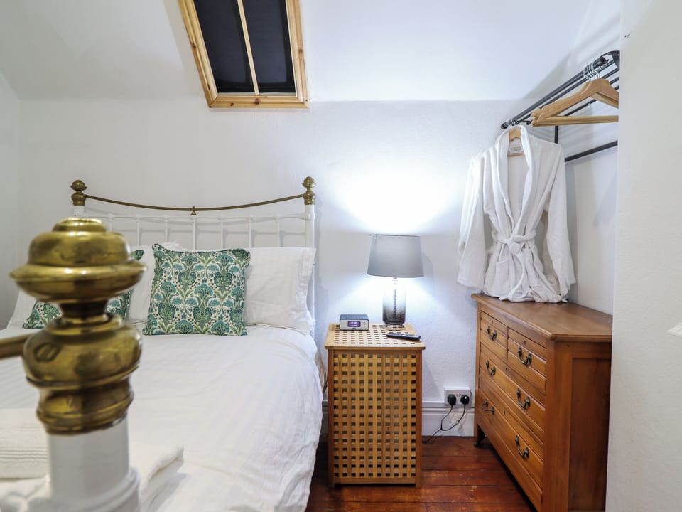 2 bedrooms, individually decorated, individually furnished, free WiFi