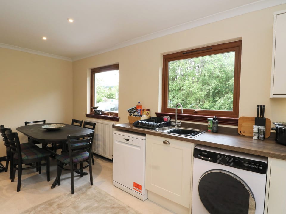 Fridge, dishwasher, cookware/dishes/utensils