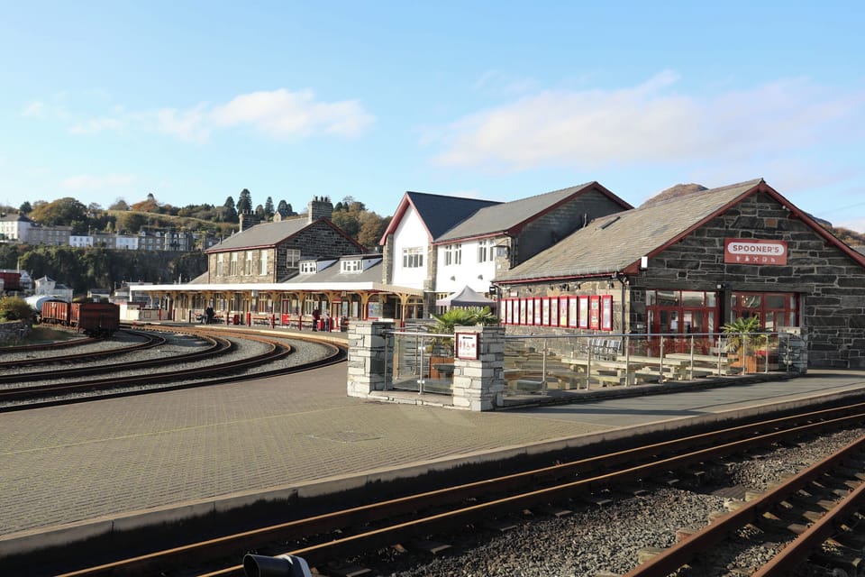 66D South Snowdon Wharf Cottage in Porthmadog