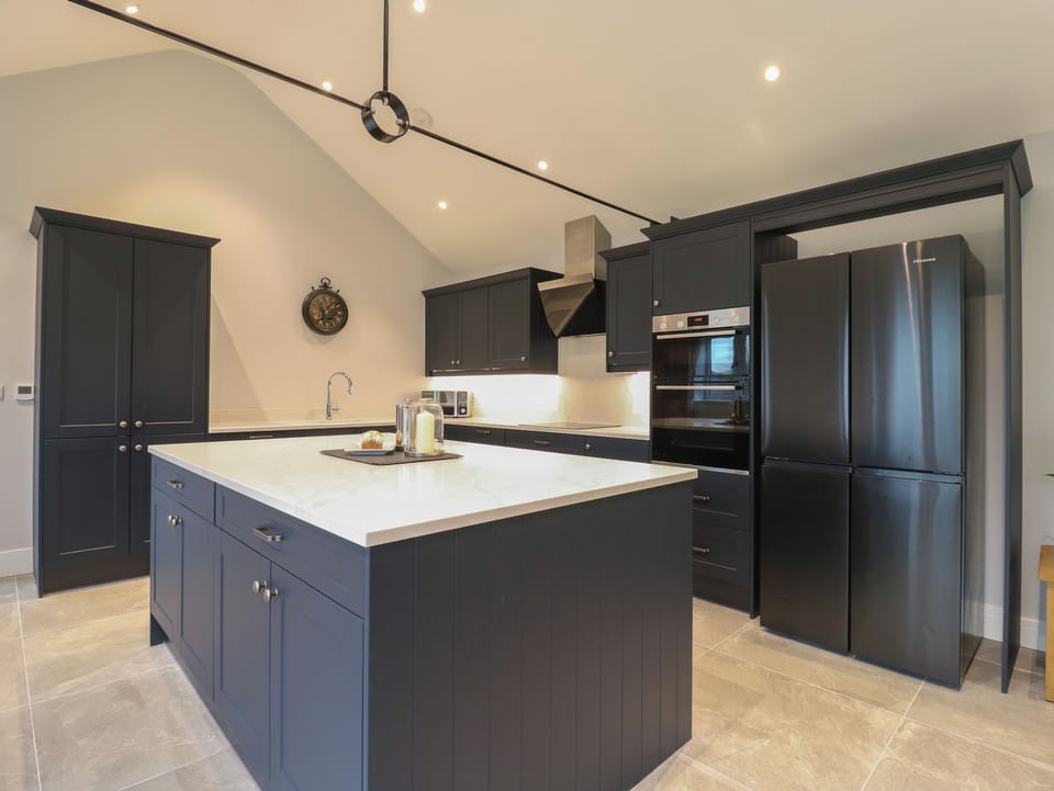 Fridge, dishwasher, cookware/dishes/utensils