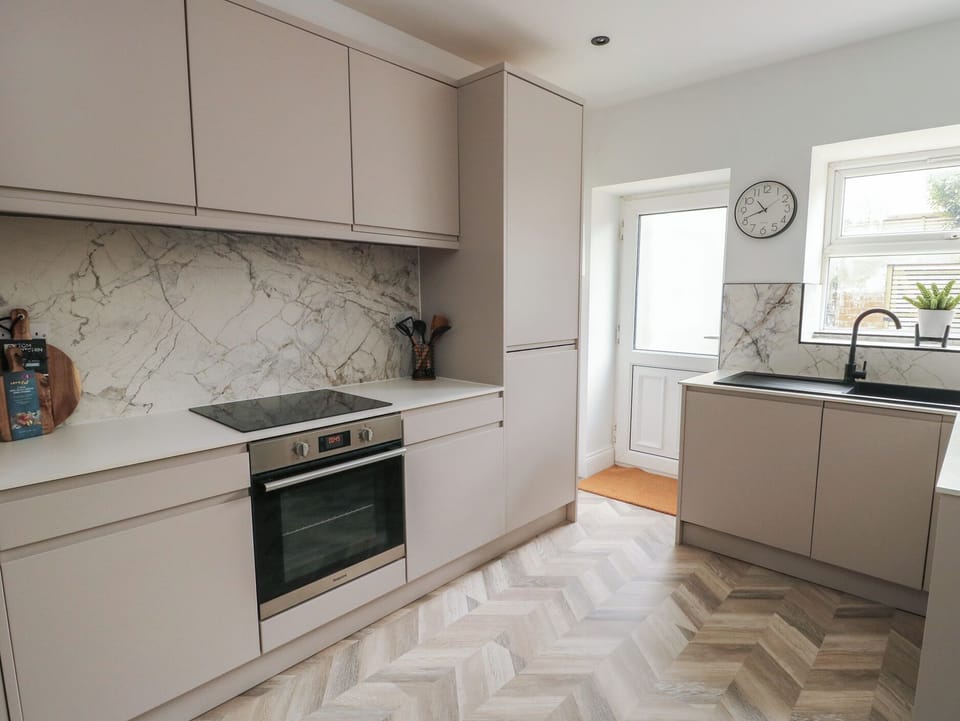 Fridge, dishwasher, electric kettle, toaster