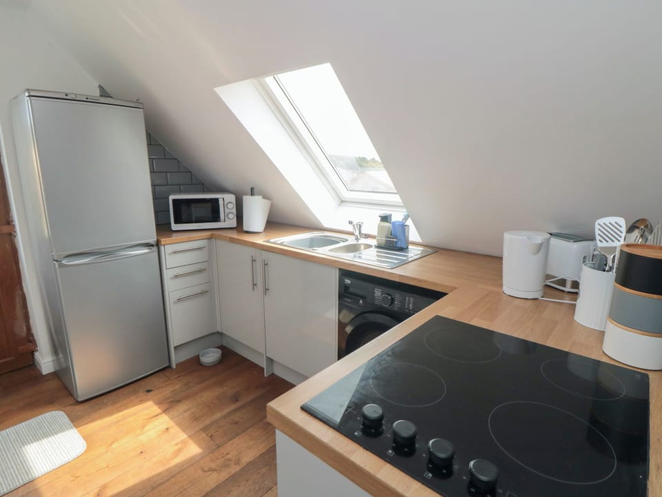 Fridge, electric kettle, toaster, cookware/dishes/utensils