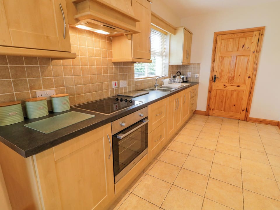 Fridge, dishwasher, electric kettle, cookware/dishes/utensils