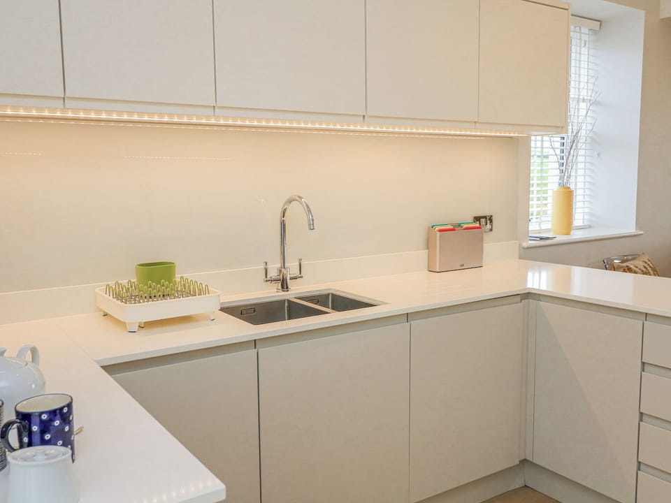 Fridge, dishwasher, cookware/dishes/utensils