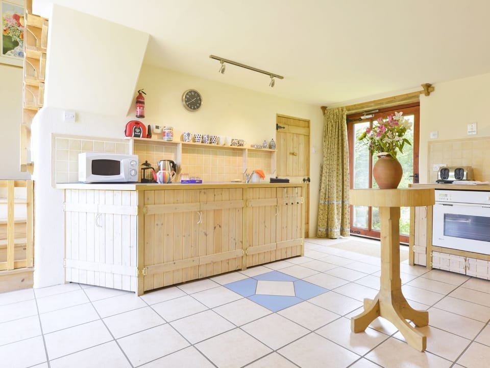 Fridge, dishwasher, cookware/dishes/utensils