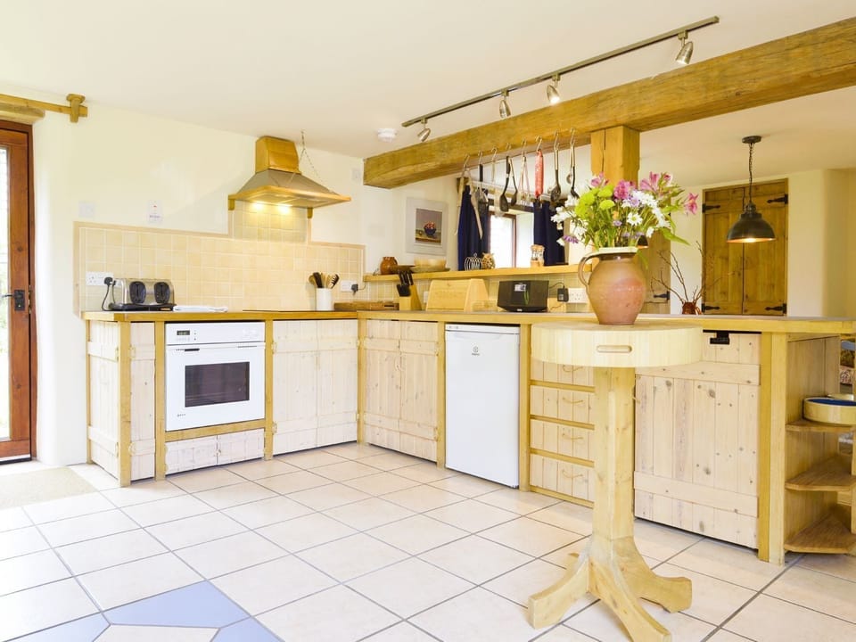 Fridge, dishwasher, cookware/dishes/utensils