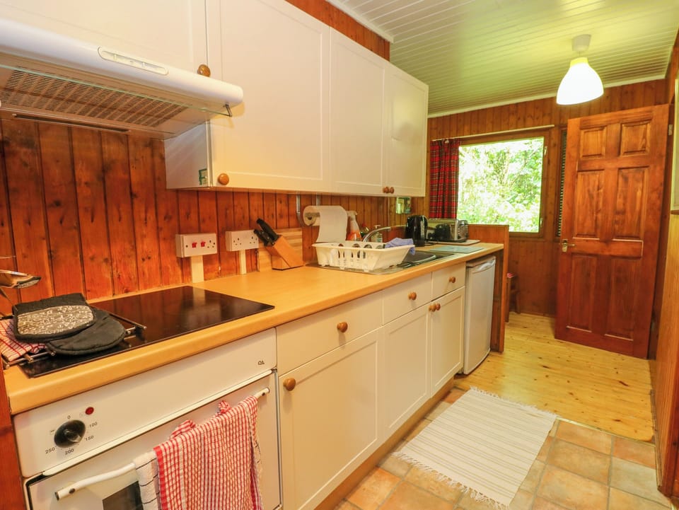 Fridge, electric kettle, toaster, cookware/dishes/utensils