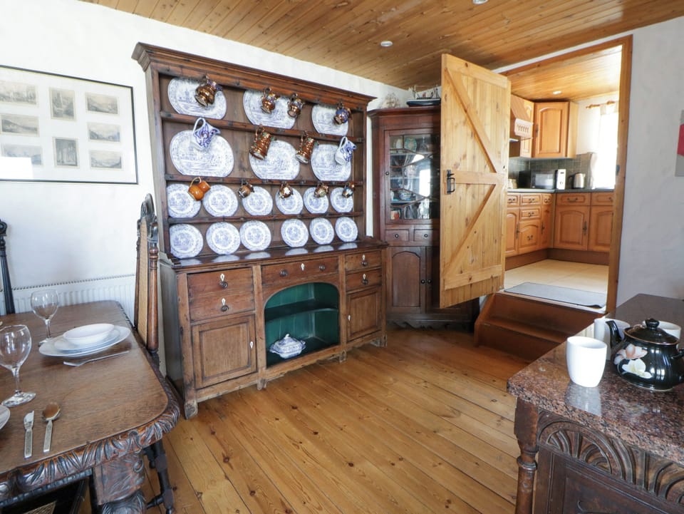 Cottage | Interior