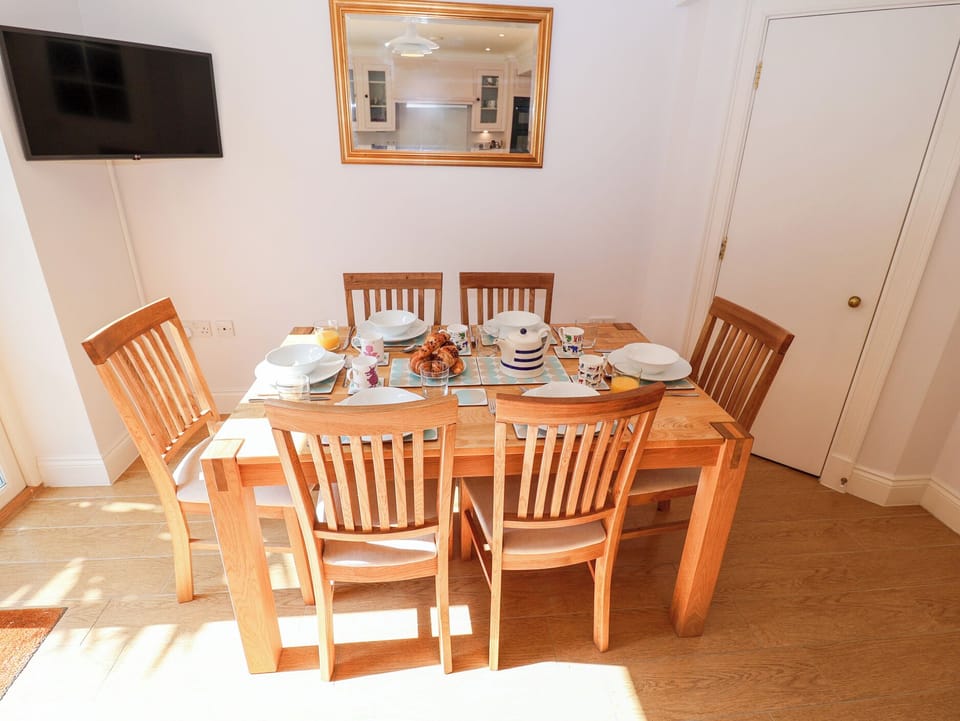 Cottage | Interior