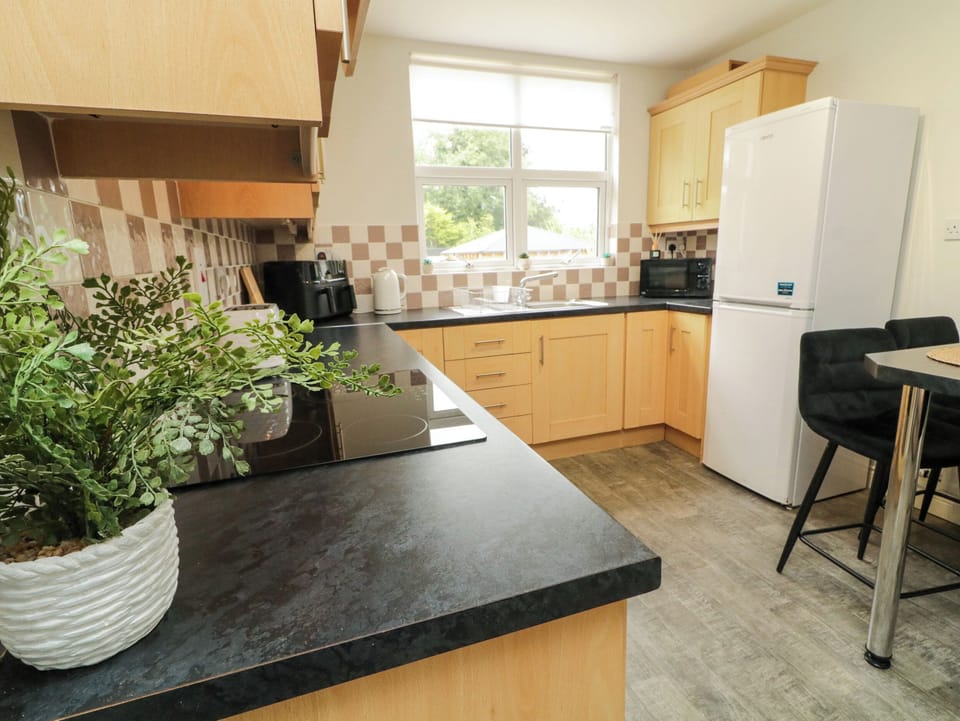 Cookware/dishes/utensils