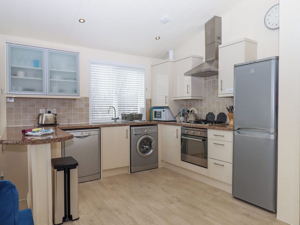 Fridge, dishwasher, electric kettle, cookware/dishes/utensils