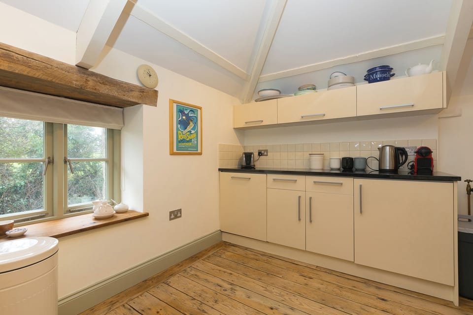 Fridge, dishwasher, electric kettle, toaster