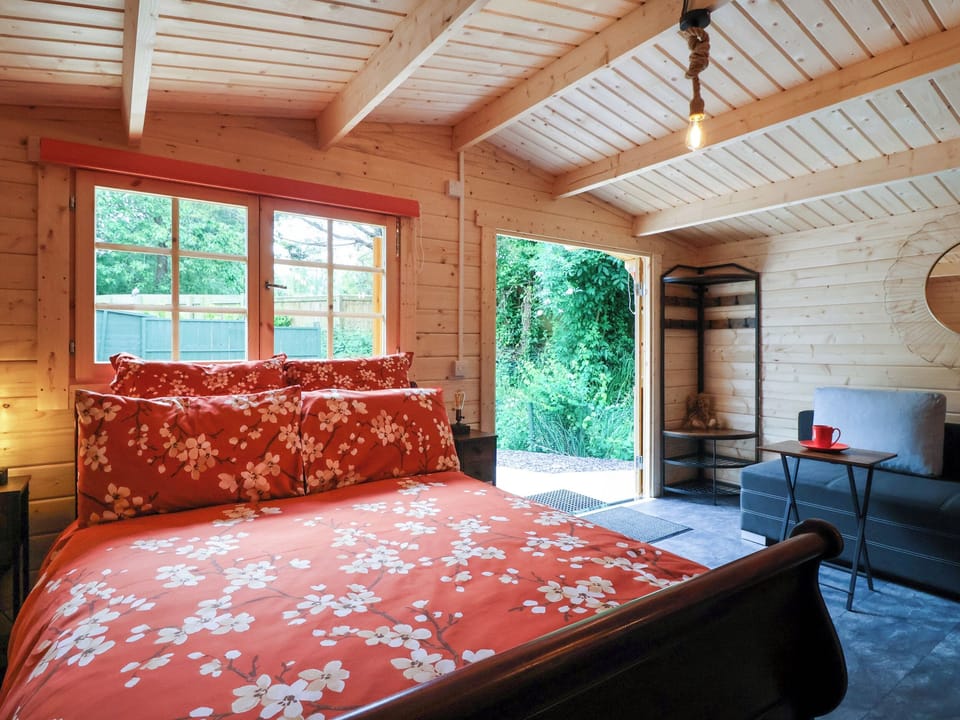1 bedroom, individually decorated, individually furnished, free WiFi