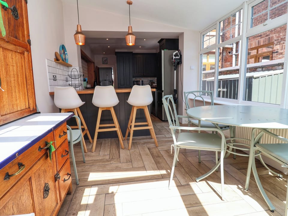 Cottage | Dining
