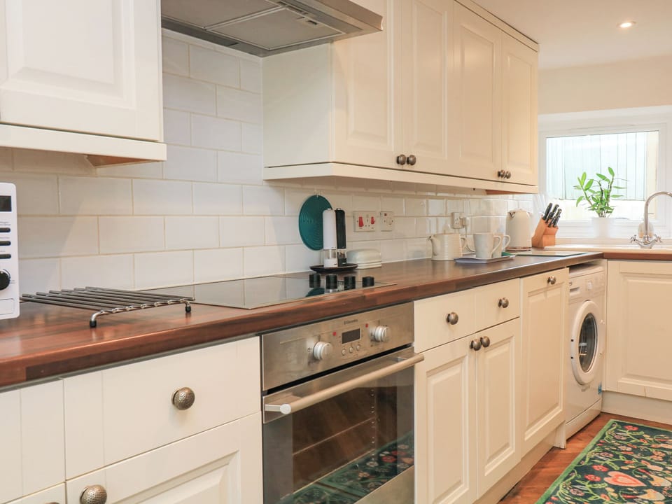 Fridge, dishwasher, cookware/dishes/utensils