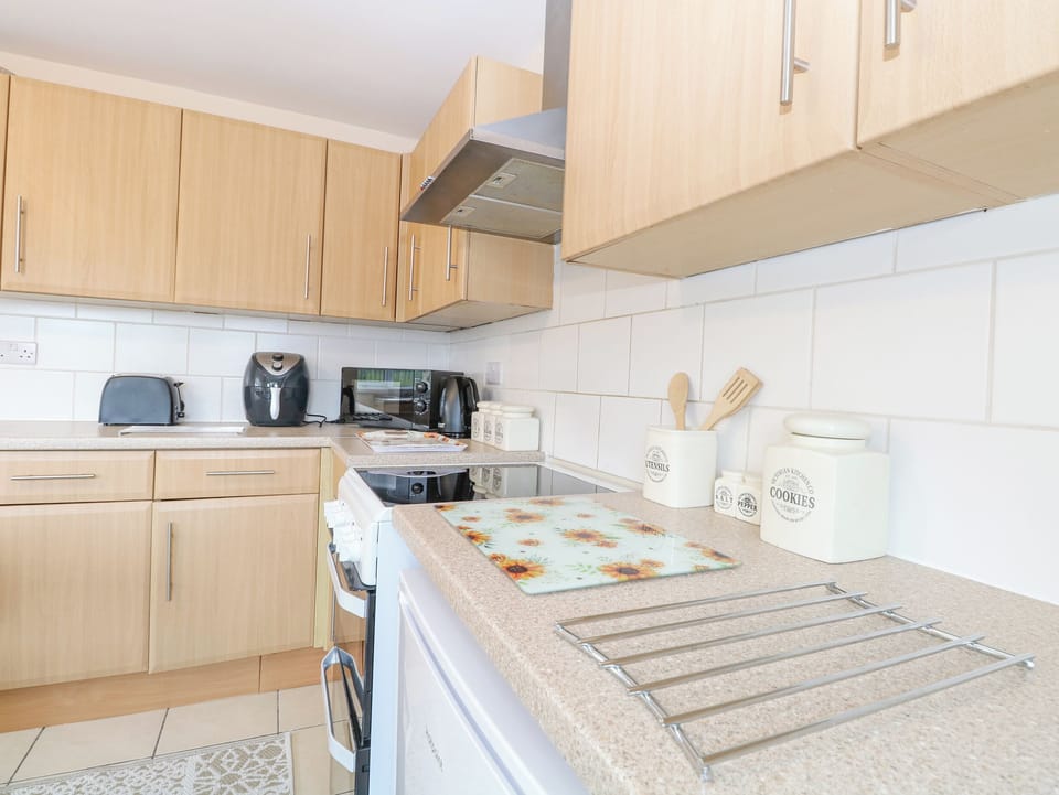 Fridge, dishwasher, electric kettle, toaster