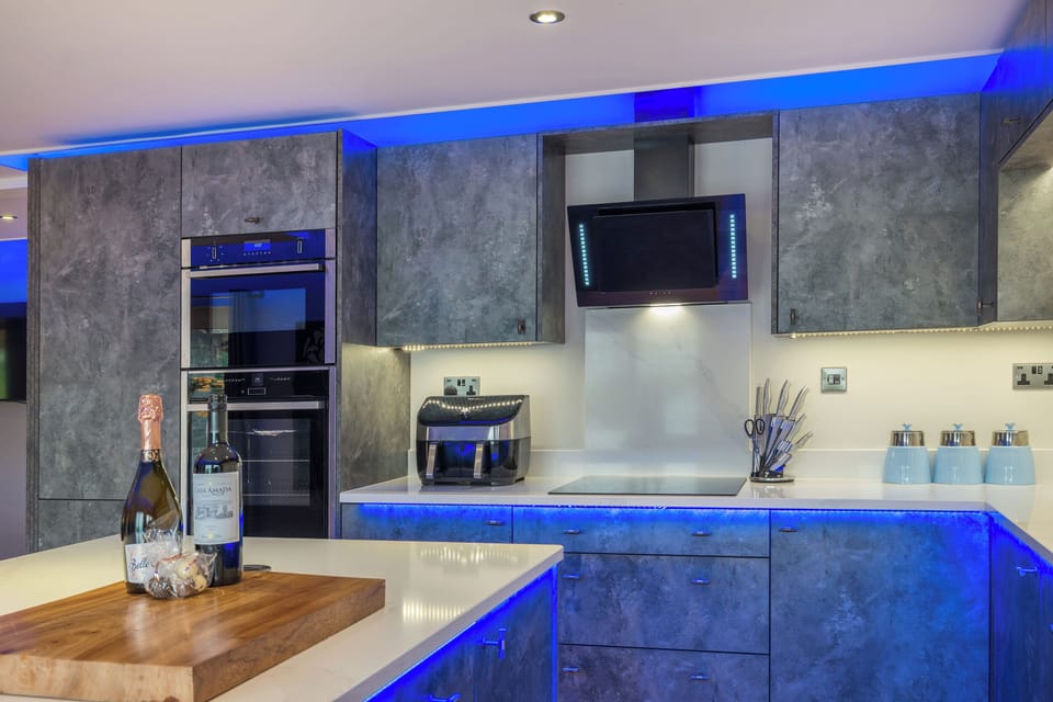 Fridge, dishwasher, cookware/dishes/utensils