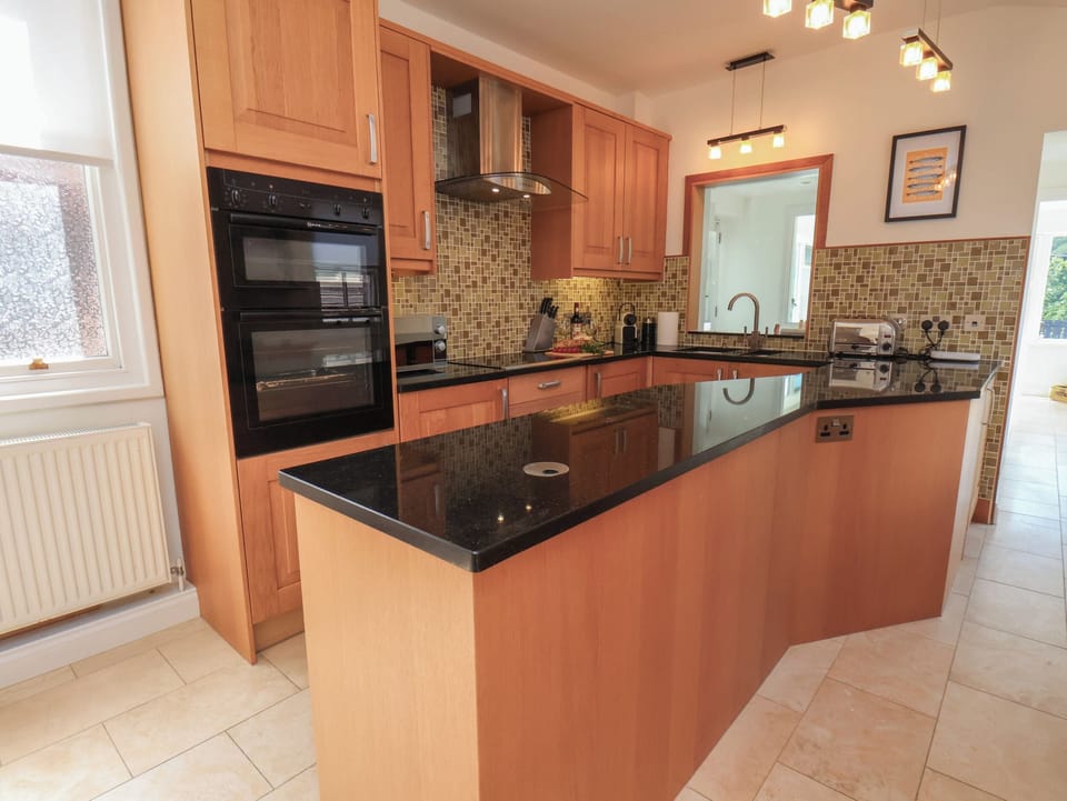 Fridge, dishwasher, cookware/dishes/utensils