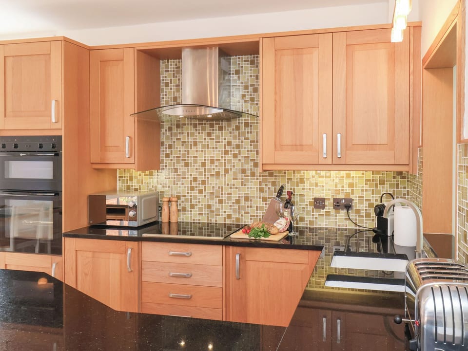 Fridge, dishwasher, cookware/dishes/utensils