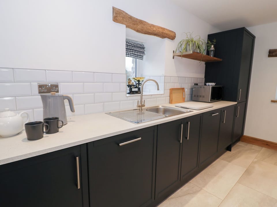 Cottage | Private kitchen | Fridge, dishwasher, electric kettle, toaster
