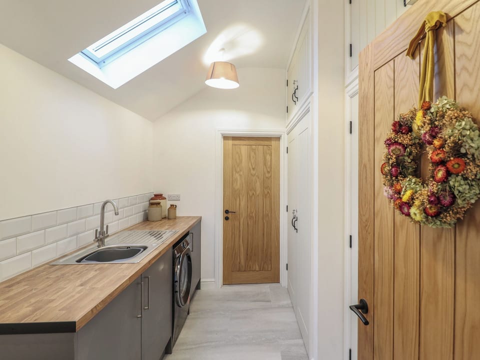 Cottage | Private kitchen | Fridge, dishwasher, electric kettle, toaster