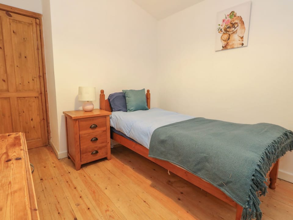 1 bedroom, individually decorated, individually furnished