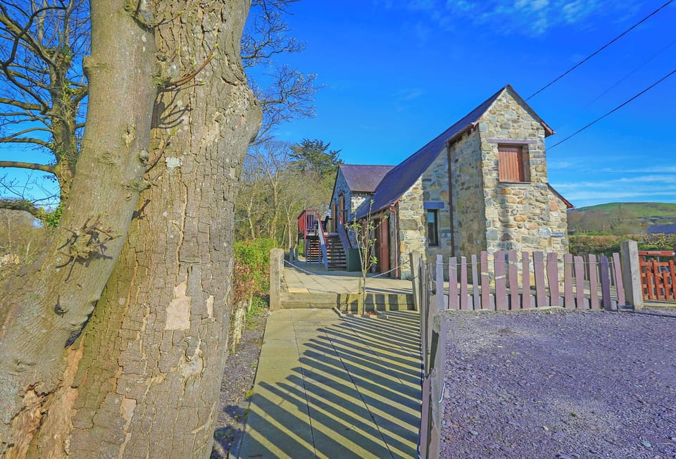 Cottage | Property grounds