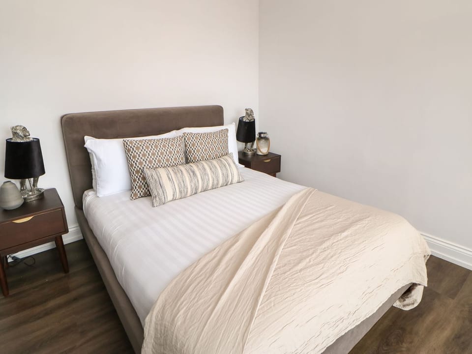 1 bedroom, individually decorated, individually furnished
