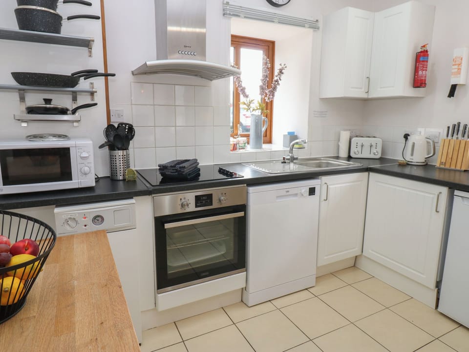 Fridge, dishwasher, electric kettle, toaster