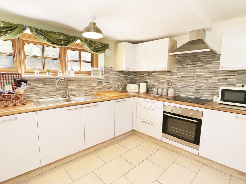 Dishwasher, cookware/dishes/utensils