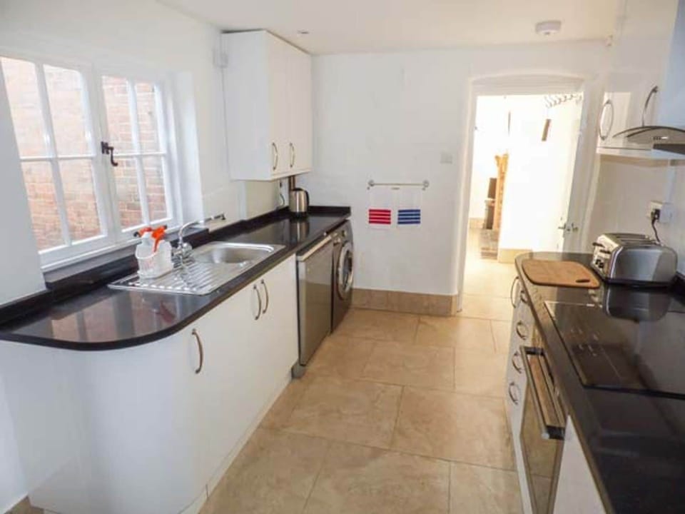 Fridge, dishwasher, cookware/dishes/utensils